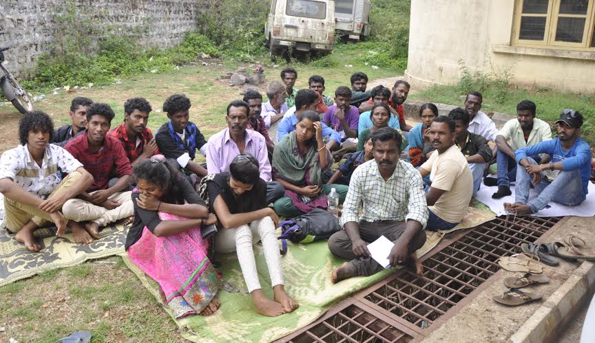 ಮತ್ತೆ ಗಿರಿಜನ ಅಭಿವೃದ್ಧಿ  ಇಲಾಖೆ ಎದುರು ಧರಣಿ